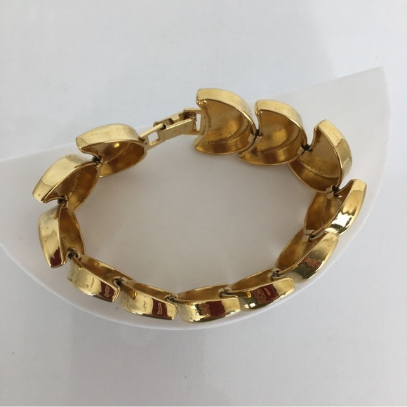Vintage Signed Napier Bracelet Gold Half Moon Fish Scale Collectible Jewelry - Picture 4 of 12